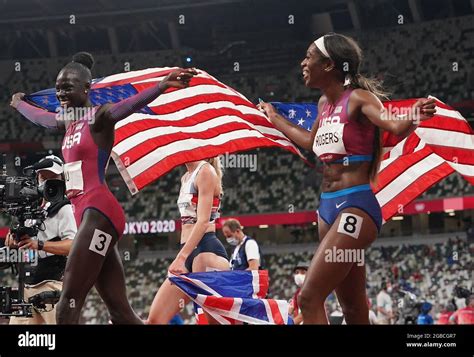 Tokyo Japan 3rd Aug 2021 Athing Mu L And Raevyn Rogers Of The