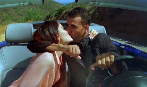 Akshay Kumar And Kareena Kapoor Khan S Hot Kissing Video Clip Has Gone