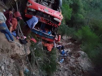 Embarrancamiento De Bus Deja Heridos Y Fallecidos