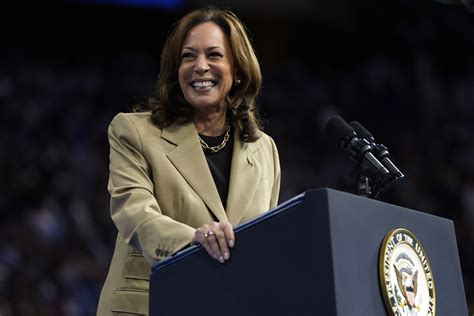 In Las Vegas, Kamala Harris sees a chance to improve her odds of