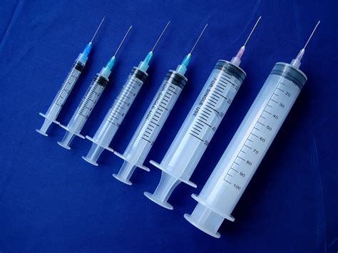 Three Part Disposable Medical Sterile Plastic Injection Syringe With