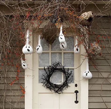 34 Scary Outdoor Halloween Decorations And Silhouette Ideas