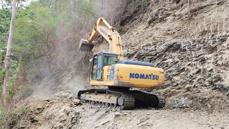 JCB Hyundai And Doosan Excavator Cutting Hill For Road Construction