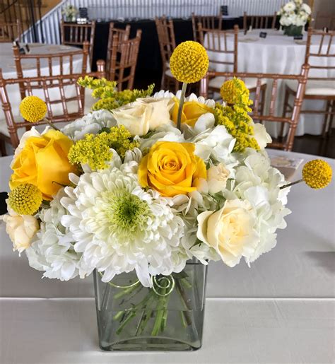 Centerpiece Of Yellow And White In Square Glass Vases Austin Wedding