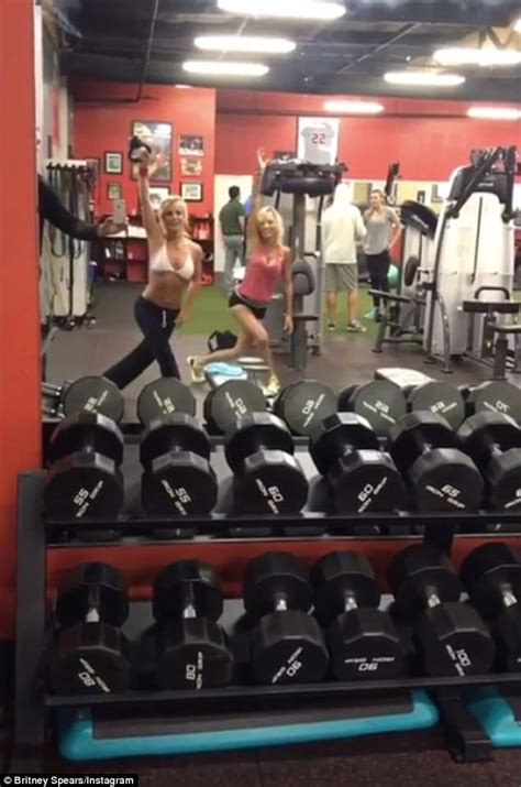 Britney Spears Slips Into Bikini Top As She Works Out Daily Mail Online