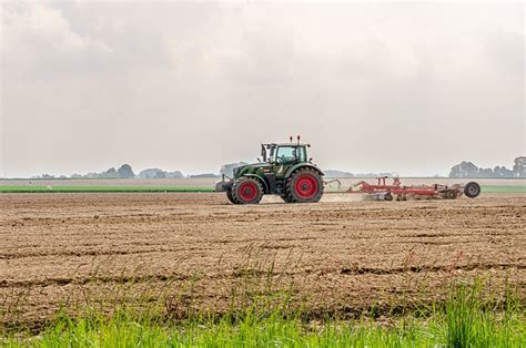 Traktor Landwirtschaft Felder Kostenloses Foto Auf Pixabay