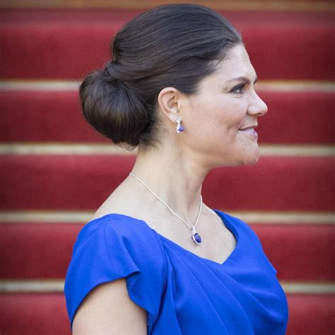 Brunette mode on Camille Gottlieb la fille de Stéphanie de Monaco dévoile sa nouvelle