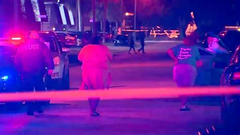 Lauderhill Shooting Leaves 1 Dead 1 Critical Gunman At Large Wsvn