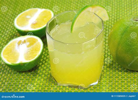 Suco De Lima Doce Imagem De Stock Imagem De Inteiro