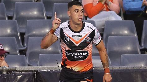 Nrl Wests Tigers Keep Charlie Staines For Next Two Seasons Espn