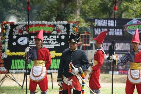 Ribuan Burung Berkicau Memperebutkan Piala Raja Hb X Ke Situs