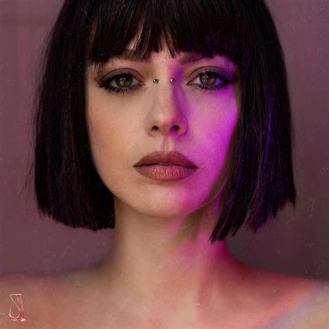 A Rainha Da M Sica Italiana Muda De Visual E Apresenta O Novo Lbum