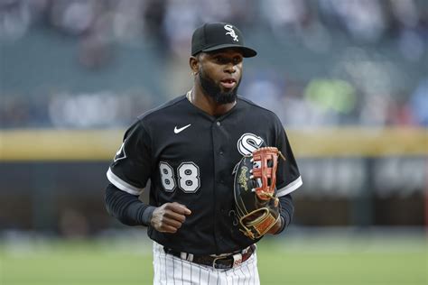 Luis Robert Jr Exits Early With Sprained Right Pinky Finger On Tap Sports Net