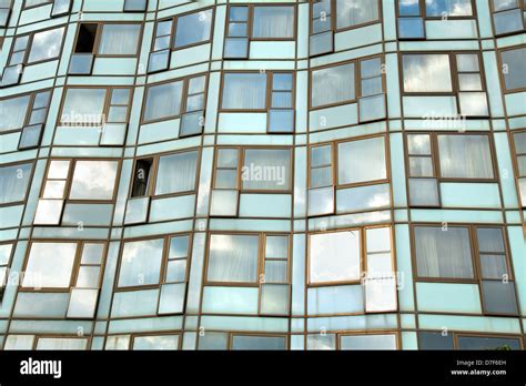 Reflective Glass Curtain Wall Hi Res Stock Photography And Images Alamy