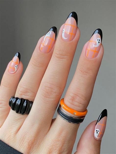 Ghost Nails 35 Spooky Cute Designs And Ideas Halloween Nails