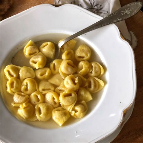 Tortellini In Brodo Tradizionali La Luna Sul Cucchiaio