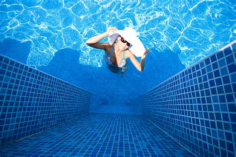 Piscinas Chicas Banco De Fotos E Imágenes De Stock Istock