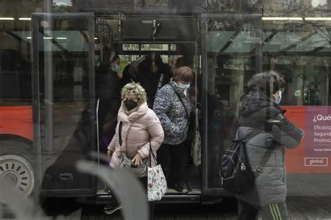 Fotos Del Fin De La Obligatoriedad De La Mascarilla En El Transporte Público Imágenes