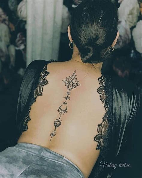 Tatuajes Espalda MujerFlor De Loto Amplio En Columna Tatuajes De Arte