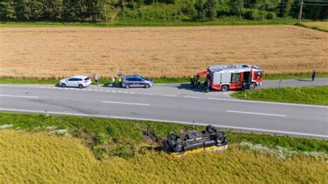 Abschleppwagen Hat Sich Bei Verkehrsunfall Auf Der Altheimer Stra E In