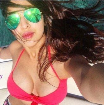 Sonarika Bhadoria Hot Photos Pics Images Hd Wallpapers