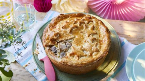 Perfect coronation chicken recipe - BBC Food