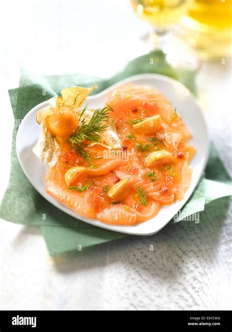 Lachs carpaccio Fotos und Bildmaterial in hoher Auflösung Alamy