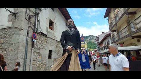 Gigantes Y Kilikis De Uharte Arakil En Fiestas Uharte Arakileko