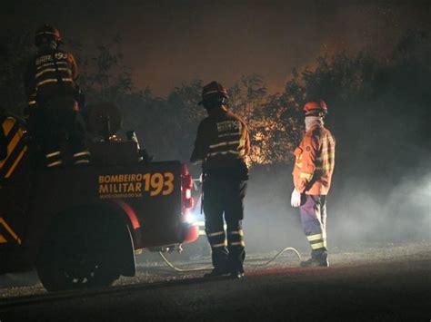 Bombeiros de MS continuam trabalho para conter incêndios em diferentes