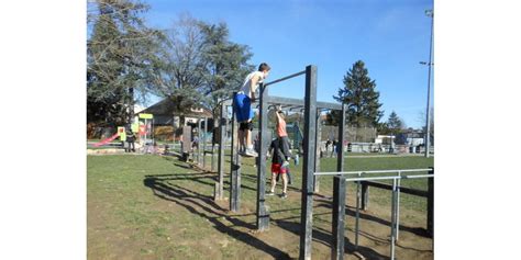 Villars les Dombes Laire de jeux un espace particulièrement