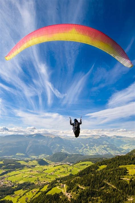 Pin by Anna Krzyszczak Pskit on Wysłać 10 Paragliding Switzerland