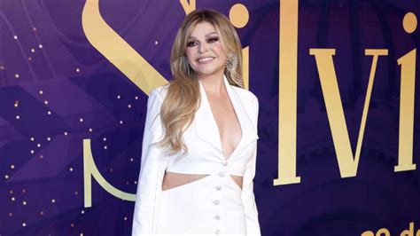 Itat Cantoral Posa Con Sexy Traje De Ba O Y Desata Euforia En Redes