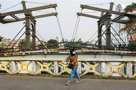 FOTO Kawasan Wisata Jembatan Kota Intan Tertutup Untuk Umum Selama