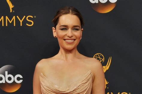 Emilia Clarke doffs her wig, dyes her hair blonde for 'Game of Thrones ...