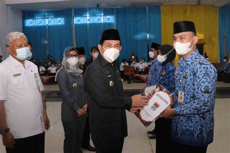 Wali Kota Serahkan SK Pengangkatan CPNS Dan PPPK Bintang Informasi