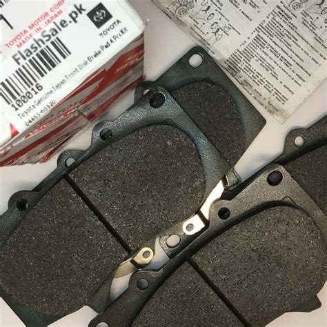 Toyota Genuine Japan Front Disk Brake Pad 4 Pcs Kit 04465 60320