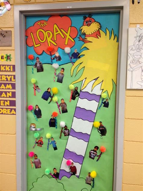 Pin By Glenda Flinn On Dr Seuss Activies Door Decorations Classroom