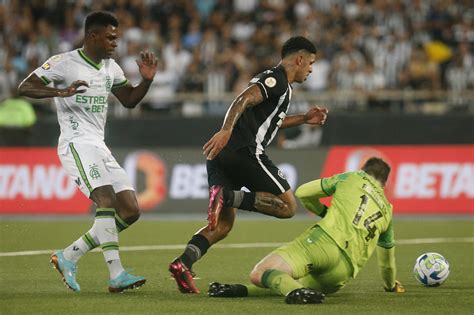 Segue o líder Botafogo vence o América MG e abre cinco pontos de