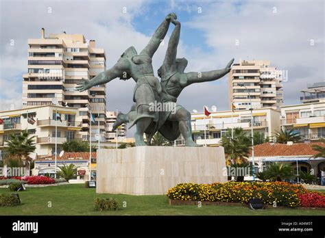 Torremolinos Costa Del Sol Malaga Provincia Spagna Statua Di Pablo