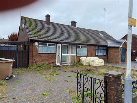 2 Bed Semi Detached Bungalow For Sale In Linden Road Luton Lu4 £