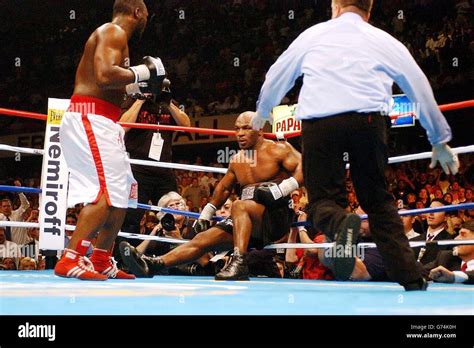 Mike Tyson V Danny Williams Heavyweight Contest Stock Photo Alamy