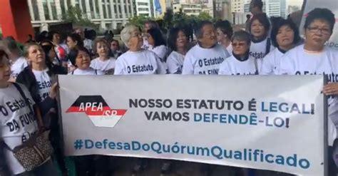 Aovivo Aposentados Da Caixa Econ Mica Protestam Contra Mudan A No