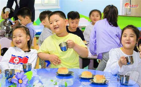 북한 국제 아동절 맞아 당의 육아정책 부각조국의 미래 네이트 뉴스