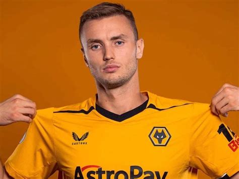 Wolves Complete 15 4m Signing Of Striker Sasa Kalajdzic Express Star