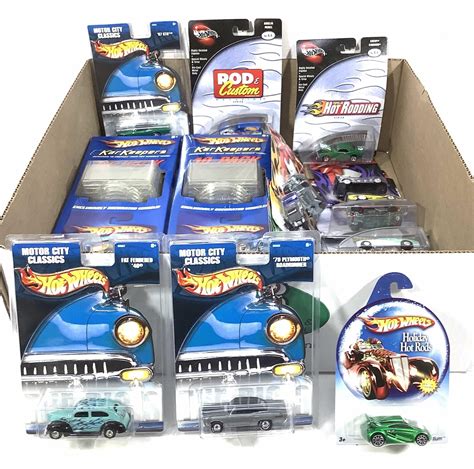 Lot 18pc NIP Cars Hot Wheels Kar Keepers