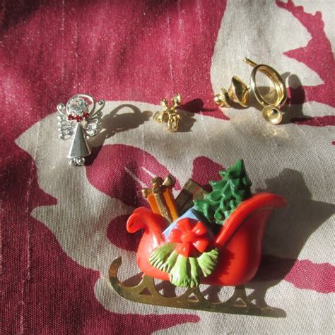 Vintage Pin Hallmark Horn Gem