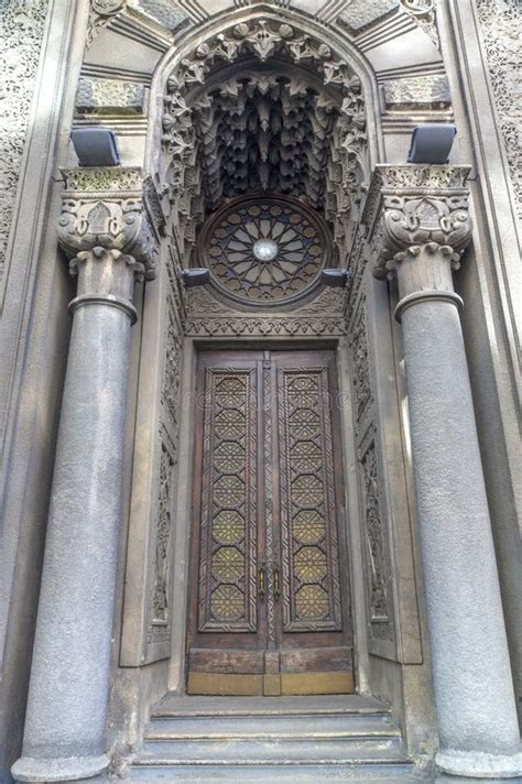 Sinagoga Velha Em Kiev Detalhes Da Guarni O De Porta De Entrada Foto