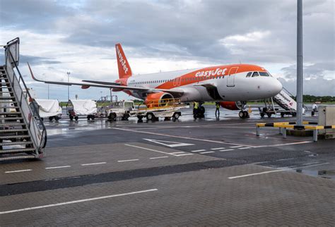 Aircraft Belfast Rossographer Cc By Sa Geograph Britain And