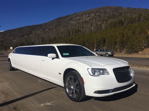 Chrysler 300 - Up to 10 Passengers | Extreme Limousine