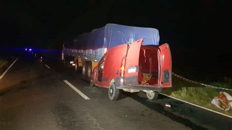 Terrible Choque En La Ruta Mujer Choco Un Camion Y Quedo Atrapada